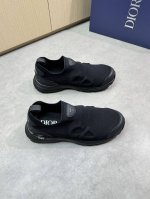 Dior 迪奥 -高端品质 原单休闲运动鞋 -鞋面：纳帕小牛皮、品牌针织布匹.空压品牌图腾、鞋舌.后跟：品牌Logo -内里：垫脚；高韧性布匹 -大底：超轻Tp
