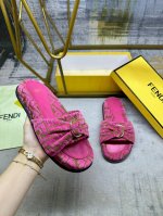 工厂p价 女装女鞋 运动原单 Fendi最新爆款平底拖鞋 配以打结系带 金色饰面金属件 Ff丝绒布料材质 面料全包鞋垫 配同色羊皮垫脚 35-45码