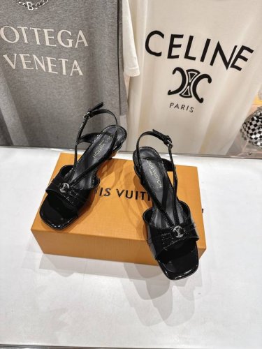 高版本出厂 Louis Vuitton Ss25 New Arrival Lv驴牌春夏系列新款高跟鞋凉鞋 简约精致 高级感满满 尽显优雅气质 上脚超好看 拉满了
