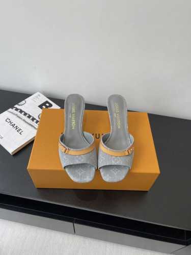 Louis Vuitton 25Ss New Arrival 春夏单宁猫跟 拖鞋 刚刚好的小猫跟 性感舒适 拉满了夏日美鞋能给的满分情绪价值 凉鞋的造型也很乖巧