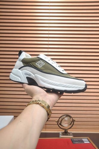 出厂价P Givenchy.纪梵希 专柜同步发售鞋面：意大利进口品牌印花布匹 尽显奢华，透气网布内里加上双层组合，脚感舒适，鞋底：原厂特供橡胶发泡大底，轻便，舒