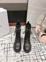 顶级品质 Dior fw24 new arrival～ 迪奥2024秋冬新款｜系带马丁靴 D家经典的靴型，小牛皮鞋面融入羔羊毛， 妥妥的颜值与功能性神器，帅气又