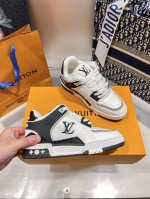 出厂： 情侣款 Lv新品上线驴家新颜色火热上市最好看的运动鞋，驴牌力推新品，官网限定款复古篮球运动鞋！花血本购入原版1:1精准复刻、细节很无敌、诚意满满、进口定