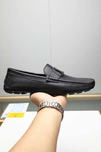 p Louis Vuitton Lv官网款.豆豆鞋系列，每一步骤均紧随原厂工艺技术流程制作出货，选用皮料均是进口荔纹牛皮质感一流版型设计奢华大气，完美诠释品牌奢