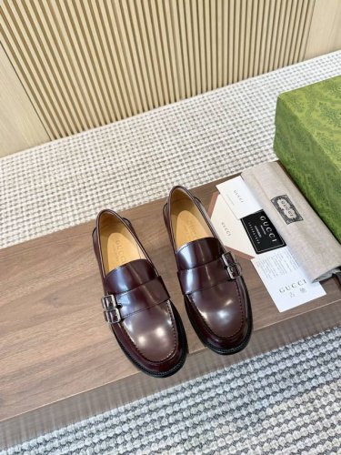 Gucci 古驰 -高端品质 原单 -鞋面：开边珠小牛皮，品牌金属扣件 -内里：水染牛皮 -大底：超真皮 橡胶；组合成型真皮大底 -超高品控 做工精细：凸显 高