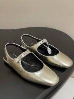 顶级品质 Hermes 爱马仕 H家25S春夏新款玛丽珍鞋 包头后空凉鞋平底芭蕾舞 山羊皮和Nappa皮革玛丽珍鞋，搭配标志性“H”鞋扣和撞色滚边，打造精致柔美