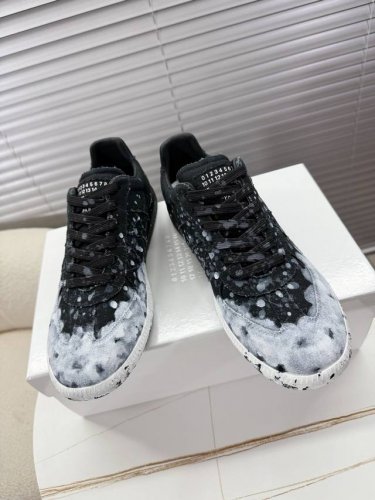 maison Margiela 全新升级还原版本 Mm6情侣款德训鞋；阿甘鞋；运动鞋 各大博都主有荐推的 永不褪色的阿甘训德鞋 绝对人手入必的德训运动鞋 完美大