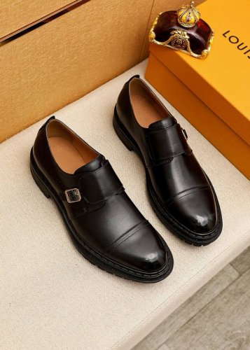 商品商标：Louis Vuitton 路易威登 休闲皮鞋 正码码数: 38-44 45订制 商品材料：精选 进口头层小牛皮鞋面+奢华五金扣，进口头层牛皮内里。强