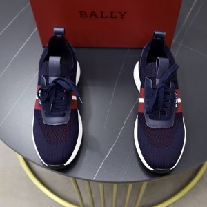 出厂价Pp： Bally巴利原厂货，男士春夏休闲运动懒人穿脱一脚蹬，专柜在售新款，采用进口飞织透气鞋面，面料柔软细腻舒适透气，鞋面饰以B家经典字母Logo设计，