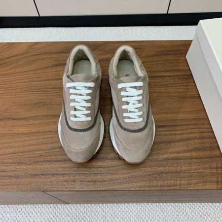 Brunell* Cucinell* 新款休闲运动鞋。鞋面采用进口牛绒纯手工串联珠链配饰！内里垫脚是高密斜纹棉布，原版开模大底！上脚超舒适。 码数：35-42 - 点击图像关闭