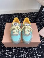 代购级 男款40 Miu Miu 25ss 春夏新款走秀MiuMiu 德训 休闲鞋 秀场工艺来自Miu Miu系列的细节特写 新季的潮流要素一 与此刻挚爱的概念
