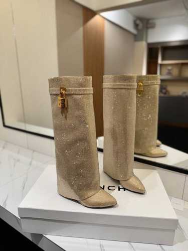 专柜正品级定制版本 GIVENCHY0 新款小奥钻高跟长靴，市面最高版本 纪梵希 锁扣 满钻五万多颗 风靡整个时尚圈 原版开发鞋型超级正 最高还原度鞋型 包裹性