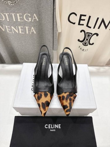 高版本出厂 Celine 赛琳2025Ss夏季新品简易尖头高跟凉鞋～ 复古简约又时尚 上脚舒适.百搭.显瘦，超有气质～百搭日常着用都是一绝的单品！小平跟轻松无压
