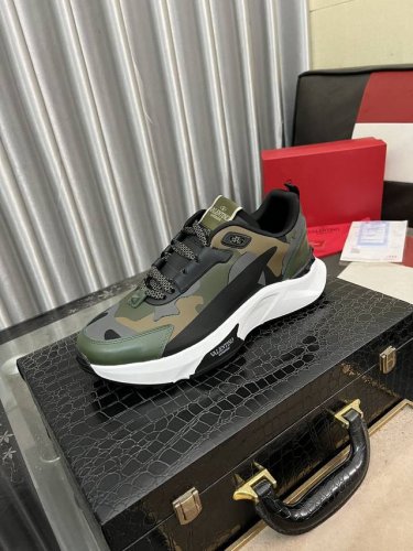 出厂价Pp： 潮牌华伦天努，休闲鞋 Size:38-44 45可以订做 新款 专柜同步新品 ！最高版本高品质专柜1:1，鞋面意大利进口牛皮高档羊皮内里 原版大底