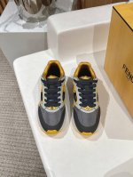 出厂 Fendi 芬迪 情侣款 高端品质 原单休闲运动鞋 鞋面：纳帕小牛皮、丝绸小牛皮、品牌帆布布匹、鞋身车缝品牌塑胶图腾 内里：品牌帆布 大底：超轻Tpu发泡