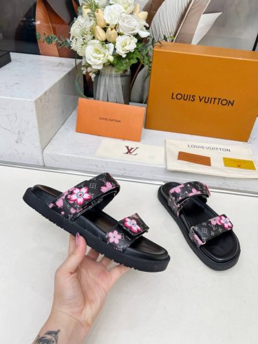 Louis Vuitton2025路易威登春夏新款拖鞋火爆上市 1:1高级定制 秒杀一切仿品 原版开模Logo装饰 既时尚又美观面料:进口牛皮 内里羊皮 精美原