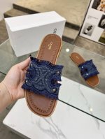 真皮底 Celine 赛琳 2025春夏新品拖鞋 鞋面采用原版刺绣工艺 大底采用原版定制真皮大底 一款时尚百搭值得你点燃整个夏季，小红薯各大博主纷纷上脚，质感非