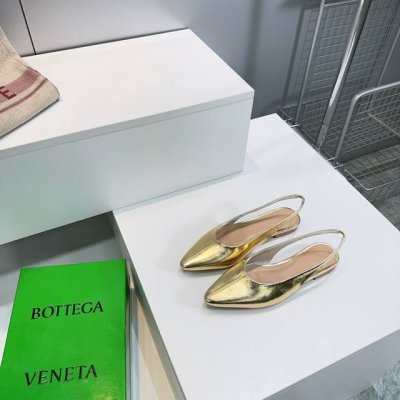 高品质出厂 ！顶级品质Bottega Veneta2025春夏新品爆款简易平底后空凉鞋单鞋Bv新款小圆头凉鞋抢手大爆款，Ins&小红书巨多网红明星上身！上脚超性