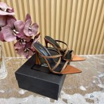 独家新款上架 YSL 圣罗兰 SS2024夏季鱼嘴 高跟新品 走秀款高跟凉鞋 2024全新春夏系列后带方扣高跟凉鞋 ！ 尖头高跟拖鞋淡淡的夏日里怎么少得了一双仙
