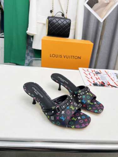 橙子出厂价p louis Vuitton 路易威登 春夏新款 Lv丹宁牛仔布小猫跟拖鞋 高跟拖 露趾细跟凉拖 夏季女神们的夏季必备款 原版复刻 脚感超舒适 尽显