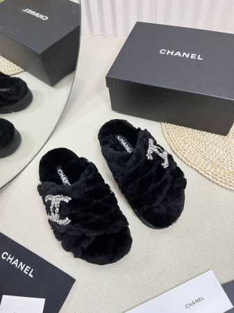 Chanel香奈儿 24 新款 毛拖 高品质闭眼入！弹力羊皮踩上去更加柔软舒服，采用进口皮毛一体羊羔毛 内里皮里 金色五金扣 原版高密度发泡底 厚底5Cm Si - 点击图像关闭