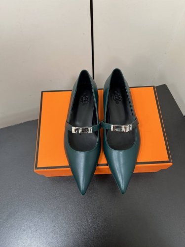 Hermes 爱马仕 25Ss早春新款 尖头凯丽扣 高跟鞋 经典的尖头版型 搭配极具辨识度的马家五金扣 上脚超级百搭好看时髦 超多明星网红种草 春夏必备 随意舒