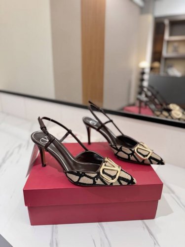 p直销 华伦天奴Valentino最新款Valentino Garavaniv标志后系带高跟鞋，配以Vlogo Signature装饰 -铂金色调Vlogosi