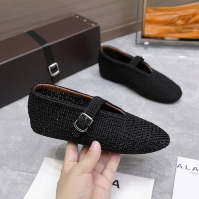alaia 阿莱亚 25 春夏 最新 编织芭蕾舞鞋 只忠于展现女性身体曲线的裁剪之王 始创于1979年的品牌Alaia 一直主售时装感十足的型格女鞋 巴黎时装界
