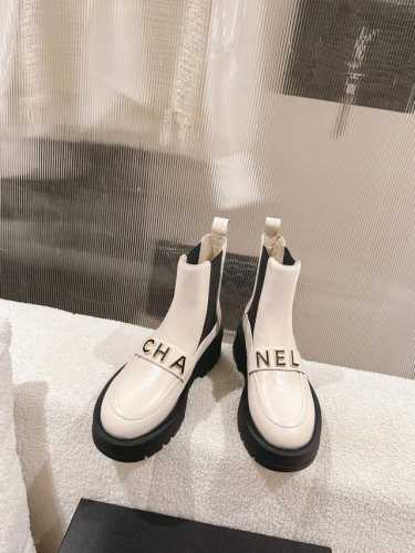 高版 CHANEL丨24新品底厚字母logo 短靴 字母计设超有特色！真是的随便试试爱就上了～脚感很轻！ 上脚舒超适～5cm+厚超底级显细腿！！ ZP字母Log