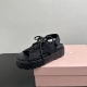 miumiu缪缪春夏走秀款饼干凉鞋 厚底鞋 简约的运动板鞋设计 极具辨识度的鞋舌 打造佛系甜美的休闲风~~上脚气场十足随意搭配 长裙 短裙 短裤 穿出与众不同的