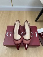 gucci古奇 2025 g家2025春夏新品 专柜最新走秀爆款尖头金属字母链条后空凉鞋系列 鞋面 进口老花.牛漆皮+网 内里 羊皮里 大底 意大利真皮大底 跟