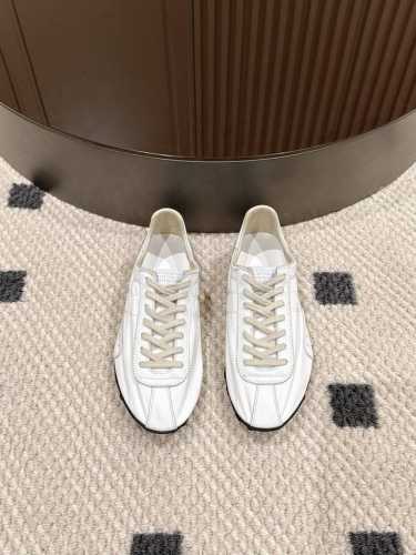 P310 码数35-40 Maison Margiela 2025春夏系列新款上架，新款 Sprinters运动鞋轮廓采用做旧感尼龙与复古处理麂皮制成，灵感来源