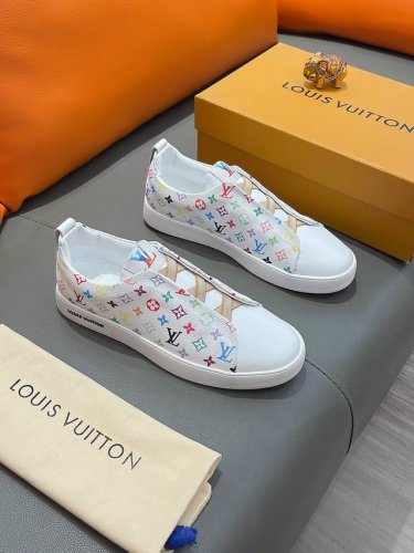 商品名称 Louis Vuitton 路易 威登 实价 正规码数: 38-44 套脚鞋 商品材料 精选 牛皮鞋面 柔软羊皮垫脚 原厂大底