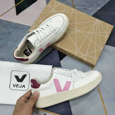 女码 男码 VEJA法国时尚品牌，专注于鞋款和配件，以绿色地球和低碳运动为宗旨，品牌的所有单品均以环保物料制作。这款运动鞋鞋面采用丝绸牛皮制成，质感极佳，鞋侧的 - 点击图像关闭
