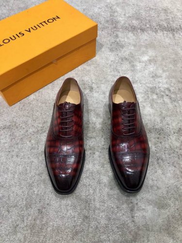Louis Vuitton Lv 男士经典牛津鞋男士商务正装雕花皮鞋 经典款 杏仁核精致鞋头 极致艺术 全鞋采用进口打蜡饮奶牛牛皮古法手工描改擦色 酒红 精挑细