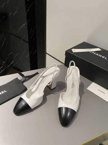 代购级 高跟版面 Chanel 经典Slingback后空凉鞋 前几年一直在做这个款 今年我们还是重新购版，再次精细Copy。 发现新版面的鞋面线条和形体舒适度
