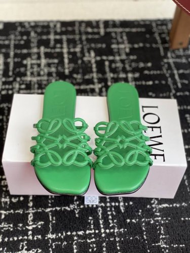 代购级 loewe 罗意威 25Ss 春夏新品 拖鞋 疯狂种草简约设计感觉更干净优雅 让你念念不忘 颜色也很耐看漂亮 上脚瞬间气质十足气场 简直无敌帅气有型 鞋