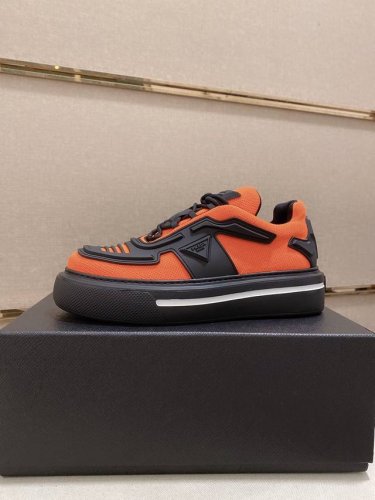 工厂价 高版本 高品质新款prada 普拉达 专柜同步上市， 新款男鞋、面料精选网面滴胶材质。内里 进口弹力网牛皮内里。高端开模防滑橡胶大底，精美线条、简约大气
