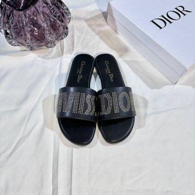 出厂： Dior 迪奥 2025新花色 太空珠平底拖鞋 一字拖 休闲凉拖 码数：35-42 颜色：黑色