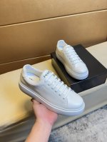 普拉达Prada 主推爆款，前卫百搭时尚男鞋私版开模，进口原版皮1：1复刻..时尚干脆、原版进口牛皮垫脚；真皮牛皮垫脚，大气个性更潮更抢眼更追求档次，它将颠覆旧