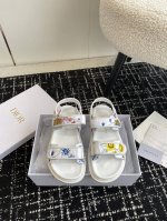 代购级Dior 迪奥夏季爆款魔术贴一字带重工刺绣平底凉鞋 Go原版复刻 高端定制 超耐看超百搭款 上脚非常舒适 超好穿 比香奶奶款还香 鞋面：原版开模布料 五金