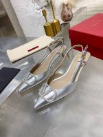 橙子出厂价 水钻款 Valentino 华伦天奴春夏新款 经典V扣尖头高跟凉鞋 细跟单鞋 高跟鞋 跟高：平底、4Cm、6Cm、8Cm 码数：34-42