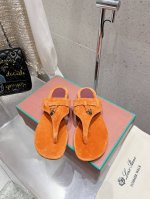 loro Piana 25春夏Lp顶级版本英伦宝石吊坠夹脚平底拖鞋凉鞋 原来这就是传说走两万步都不会累脚的夹脚凉鞋把颜值和脚感都拿捏住了，上脚一走就会被彻底沦陷
