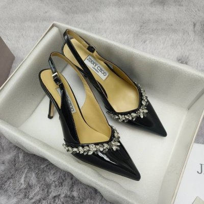 jimmy Choo 夏日爆款尖头水钻高跟鞋凉鞋适合任何场合，美到炸的款 面料：进口漆皮 内里：小羊皮 大底：意大利真皮大底 码数：35～39 33 34 40