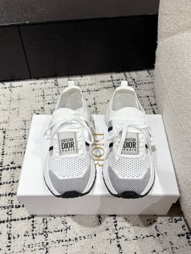 情侣款 顶级版本 Dior迪奥 25 最新 Run'n'dior 圆头系带 低帮 生活休闲 运动鞋 太古汇购入开发 这款Dior 运动鞋延续经久不衰的轮廓，采用
