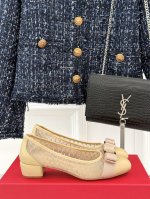 厂价 ferragamo 菲拉格慕25Aw新品 蝴蝶结网纱粗跟单鞋 气质优雅 烂漫又随性的意式风情 上脚舒适又贼好看 时髦精博主们都在争着穿 鞋面采用原版定材质