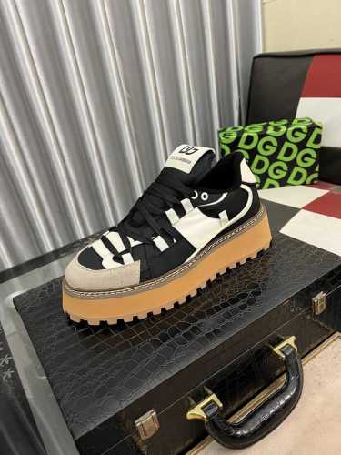 Dolce&GabbanaDG高端男士运动休闲鞋。顶级专柜原单货。 原版进口牛皮 多种材质拼接设计进口牛皮内里 牛皮垫脚原版TPR弹力大底。 Size：35-