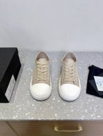 prada 普拉达 25Ss春夏新款 圆头 帆布鞋 科技帆布最新黑科技 相隔几年prada又给我们带来好看的饼干鞋了 时髦精绝对不能错过的必入款 没有任何繁杂装