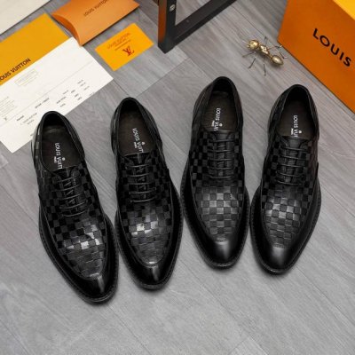 商品商标 Lv 路易威登 商务正装皮鞋 正码码数: 39-44 38.45.46定做不退换 商品材料 精选优质压纹牛皮鞋面 牛皮内里 原版大底