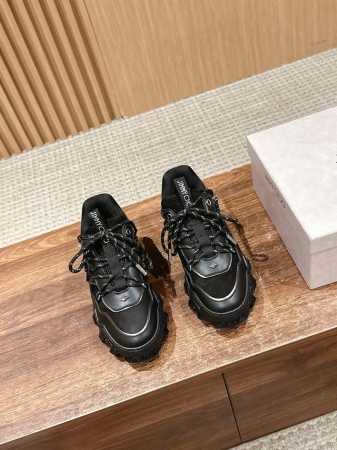 560#情侣码 #周仰杰新款老爹鞋 钻石切割鞋底无限运动鞋解锁时髦穿搭公式 Diamond无限休闲鞋，用简约设计与立体廓形为穿搭加分，赋予造型更多层次感与时尚度 - 点击图像关闭